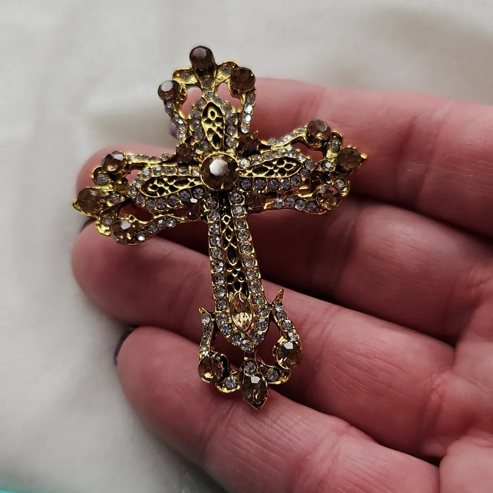 Women's Rhinestone Cross Brooch Retro Style Pin Gold Tone NWOT Elegant Fashion